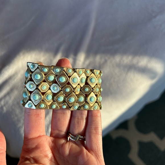 Premier Design Reversible Cuff Bracelet & Hoop Earrings - Picture 3 of 6